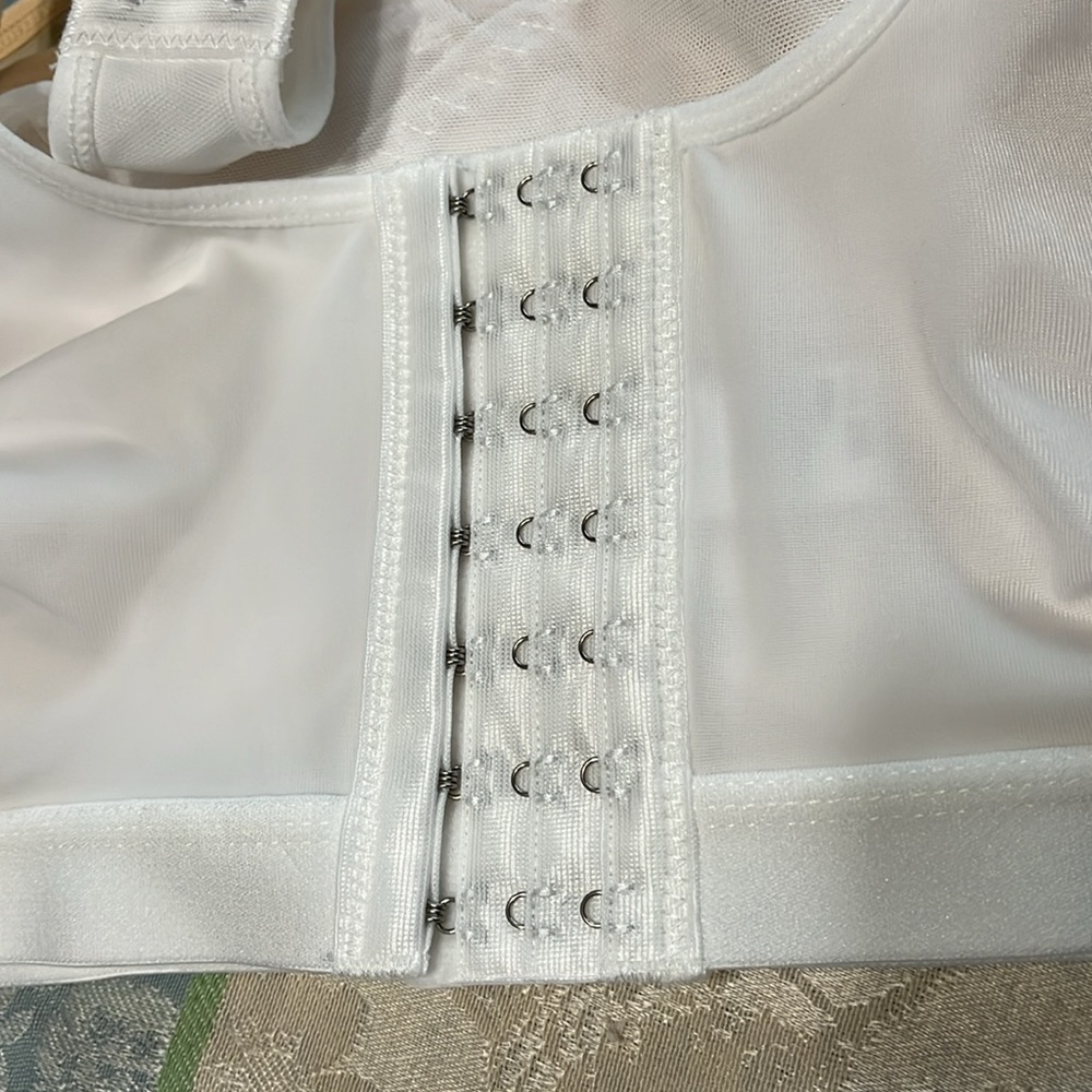 Front closure bras - Picture 8 of 9